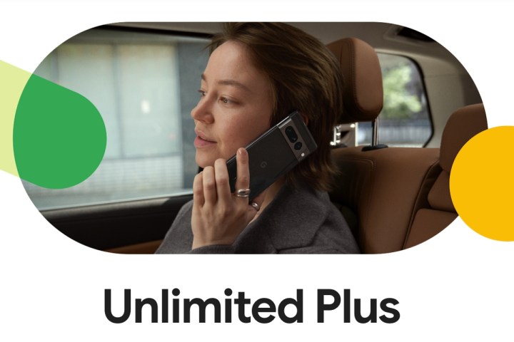 Pixel telefonda konuşan kadını gösteren Google Fi Unlimited Plus banner'ı.