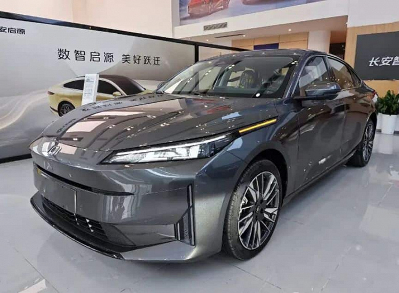 325 hp, yırtıcı tasarım ve potansiyel olarak düşük fiyat. Çin'deki bayilerde artık Changan Qiyuan A05 sedan var; gelecek yıl resmi olarak Rusya'ya gelebilir - Dünyadan Güncel Teknoloji Haberleri