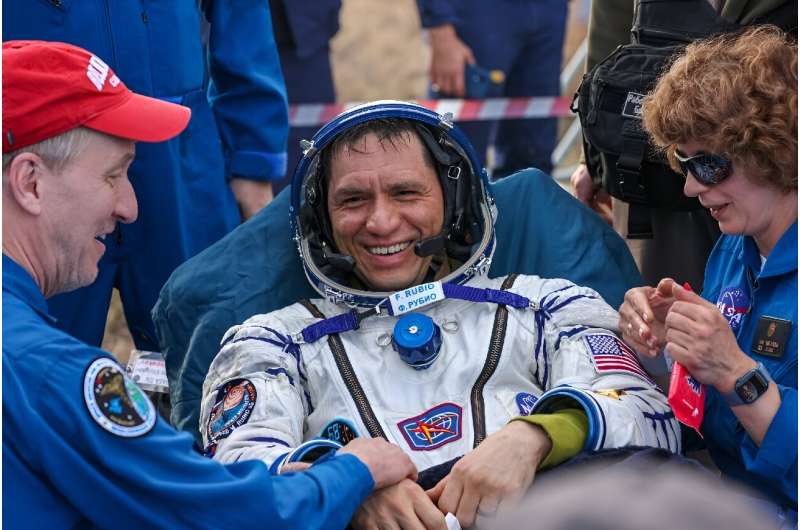 ABD'li astronot uzayda 371 gün rekor kırdıktan sonra Dünya'ya alıştı - Dünyadan Güncel Teknoloji Haberleri
