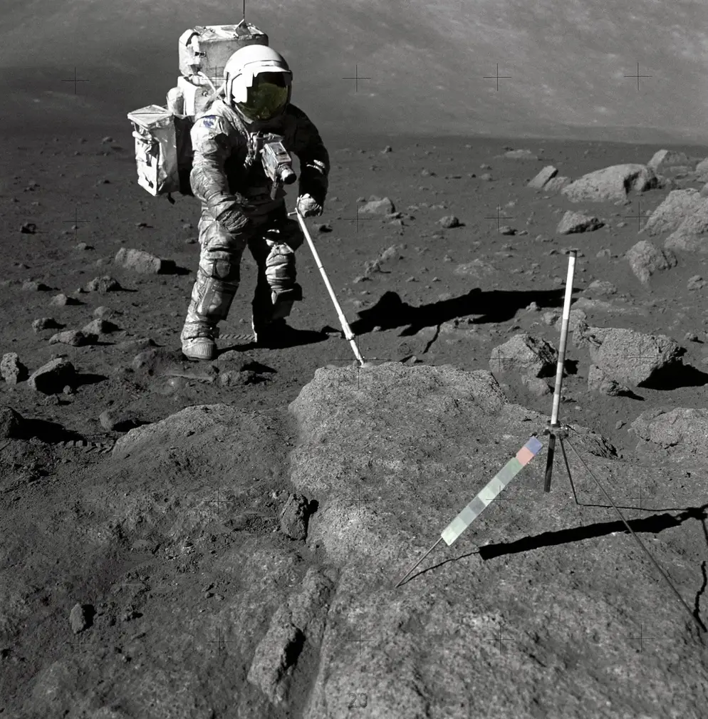 Apollo Ay Kayalarındaki Kristaller Ay'ın Gerçek Yaşını Ortaya Çıkarıyor - Dünyadan Güncel Teknoloji Haberleri
