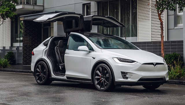 Arızalı EV: ABD otomobil düzenleyicisi, Tesla'nın tuhaf bir nedenden dolayı yaklaşık 55.000 Model X aracını geri çağıracağını söylüyor - Dünyadan Güncel Teknoloji Haberleri