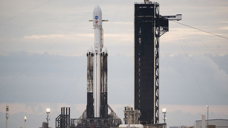 Falcon Heavy, bu on yılda NASA için ilk lansmanına hazırlanıyor. Roketin Psyche görevini 13 Ekim'de başlatması planlanıyor - Dünyadan Güncel Teknoloji Haberleri