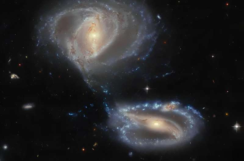 Hubble, Arp-Madore 2339-661 gökada çiftini yakaladı - Dünyadan Güncel Teknoloji Haberleri