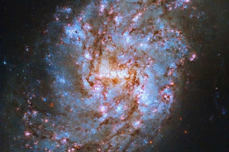 Hubble yıldızlı Cetus takımyıldızı galaksisini yakaladı - Dünyadan Güncel Teknoloji Haberleri