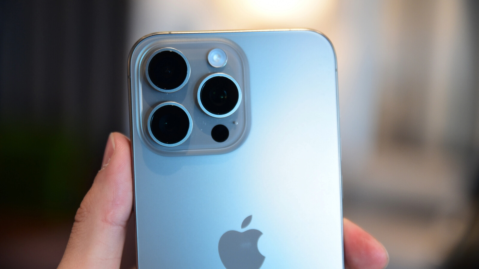 Kalıplanmış camın benimsenmesi, iPhone 16 Pro kamera lenslerini daha ince ve daha hafif hale getirebilir - Dünyadan Güncel Teknoloji Haberleri
