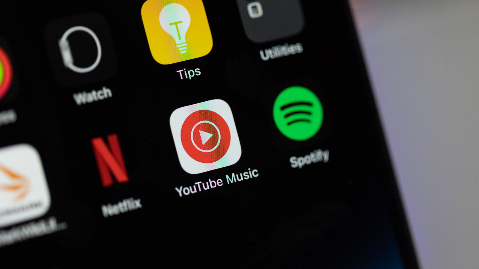 YouTube Music, yeni AI oynatma listesi sanat oluşturma özelliğini kullanıma sunuyor - Dünyadan Güncel Teknoloji Haberleri