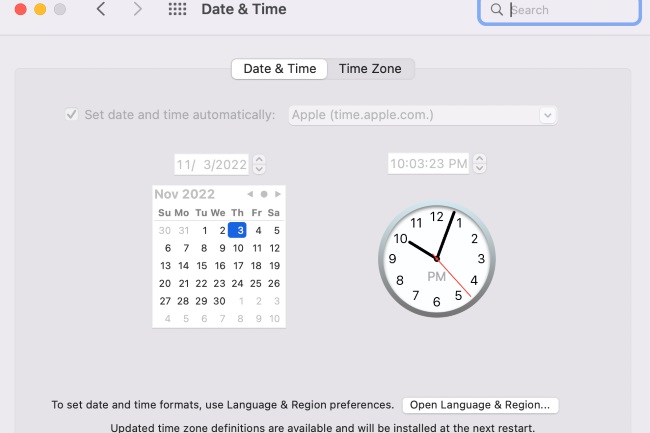MacOS'ta Tarih ve Saat ayarları ekranı.