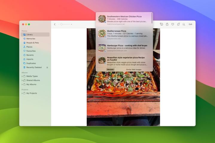 macOS Sonoma'da Genişletilmiş Görsel Arama.  Bir kullanıcı, fotoğraftaki pizza içeren tarifleri arıyor.
