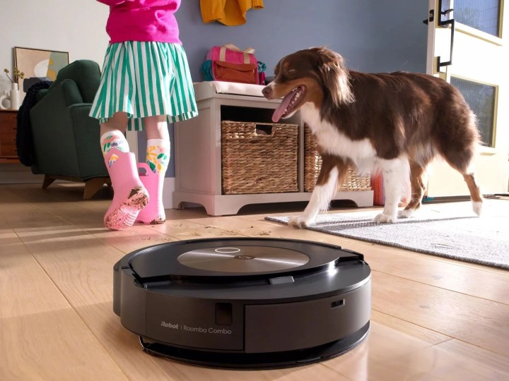 iRobot Roomba Combo j9+ çocukların ve evcil hayvanların yanında akıllı elektrikli süpürge ve paspas