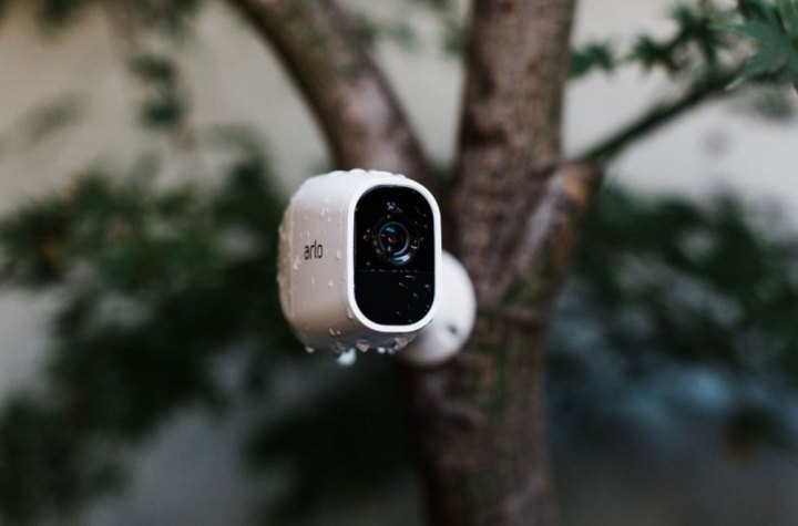 Arlo Pro 2 ev güvenlik kamerası.