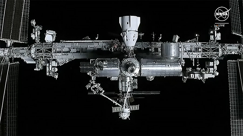 Bir lazer deneyi ve bir tatil hindisi ile: SpaceX Dragon kargo gemisi ISS'ye planlanandan daha erken yanaştı, video - Dünyadan Güncel Teknoloji Haberleri
