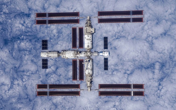 Çin'in Tiangong uzay istasyonu yukarıdan görülüyor.