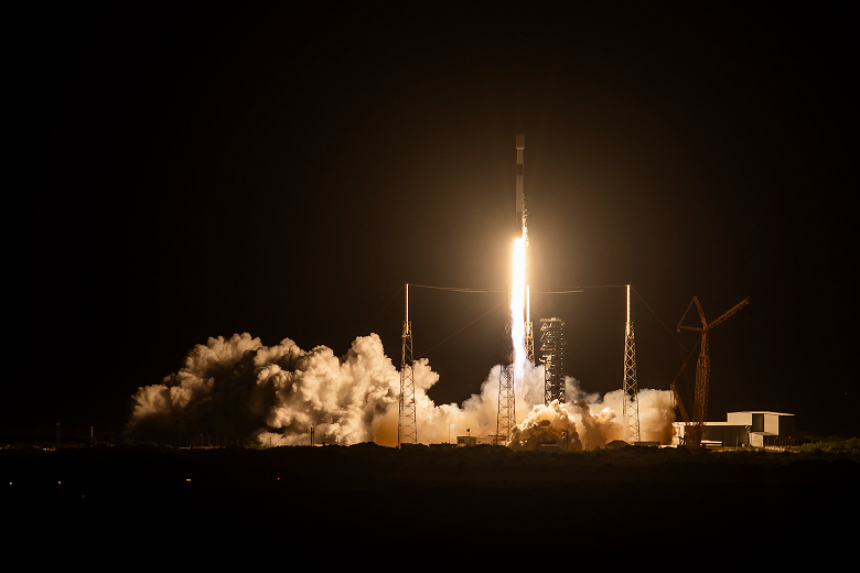 Rekor fırlatma: SpaceX Falcon 9 roketinin 18. fırlatılışı başarıyla gerçekleşti, yayını izleyebilirsiniz - Dünyadan Güncel Teknoloji Haberleri