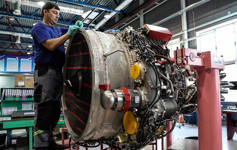 Rus bilim adamları uçak motorlarının servis ömrünü uzatmak için bir kaplama yaratıyor - Dünyadan Güncel Teknoloji Haberleri