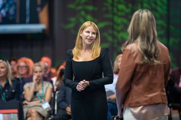 Salesforce, Slack'in CEO'su olarak Lidiane Jones'un yerine Denise Dresser'ı atadı - Dünyadan Güncel Teknoloji Haberleri