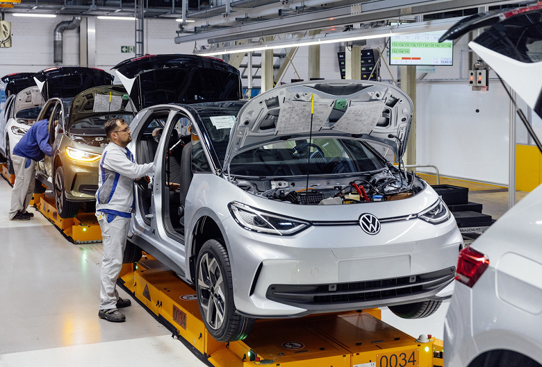 Sorunları olan sadece VAZ değil. Volkswagen, motor sıkıntısı nedeniyle en büyük tesisini askıya alacak; şirket Audi Q4 e-tron ve Volkswagen ID'yi üretiyor. 4 ve kimlik. 5 - Dünyadan Güncel Teknoloji Haberleri
