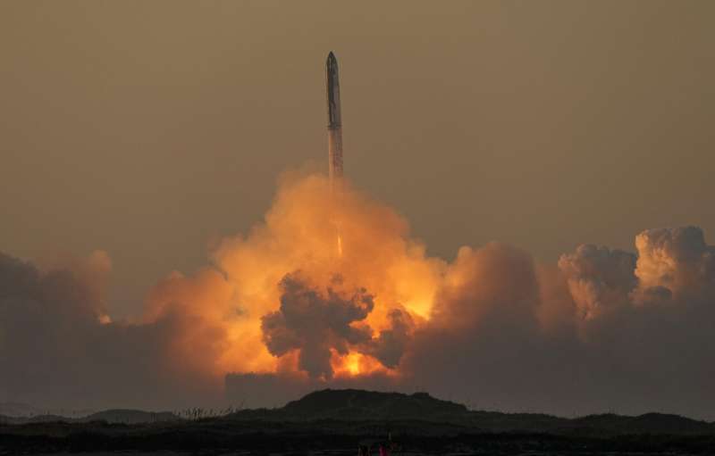 SpaceX yeni dev roketini fırlattı ancak bir çift patlama ikinci test uçuşunu sonlandırdı - Dünyadan Güncel Teknoloji Haberleri