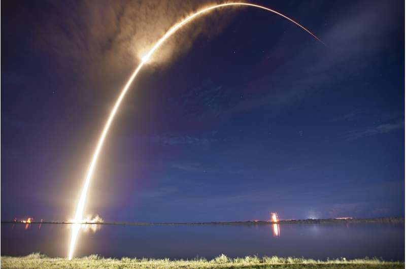 Haber ajansı, SpaceX’in ABD için bir casus uydu ağı kurduğunu söylüyor