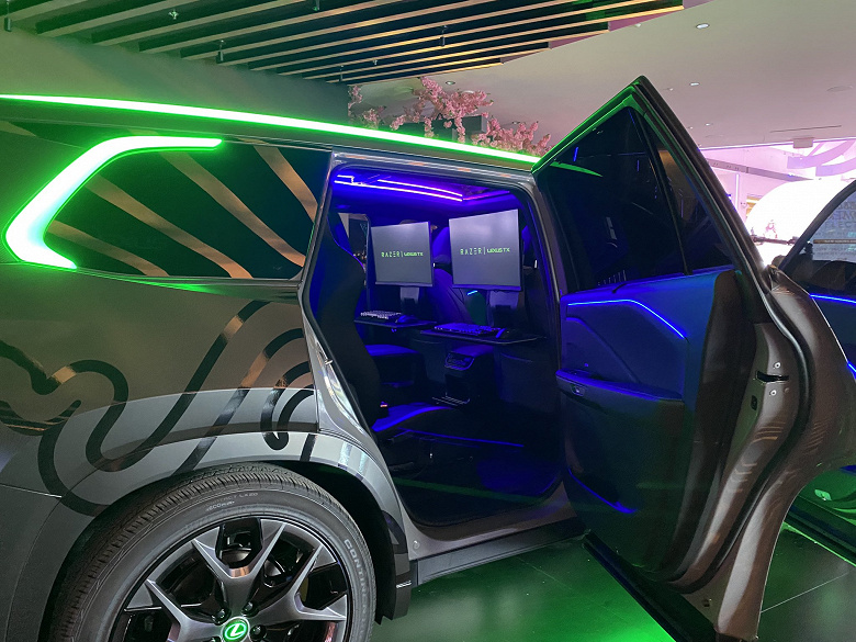 Oyun Lexus TX sunuldu: RGB aydınlatma, güçlü akustik ve kabinde bir çift büyük monitör ile