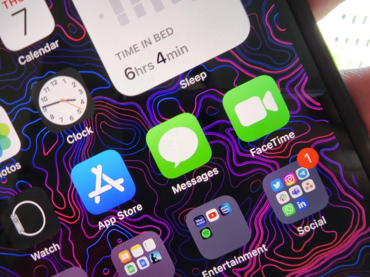 iPhone ekranında Apple Mesajları simgesi.