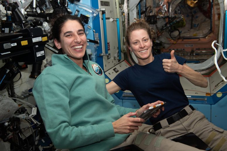 Expedition 70 Uçuş Mühendisleri Jasmin Moghbeli ve Loral O'Hara
