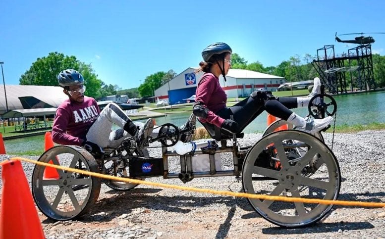 Dünya Çapındaki Öğrenci Takımları NASA Rover Challenge'da Yarışıyor