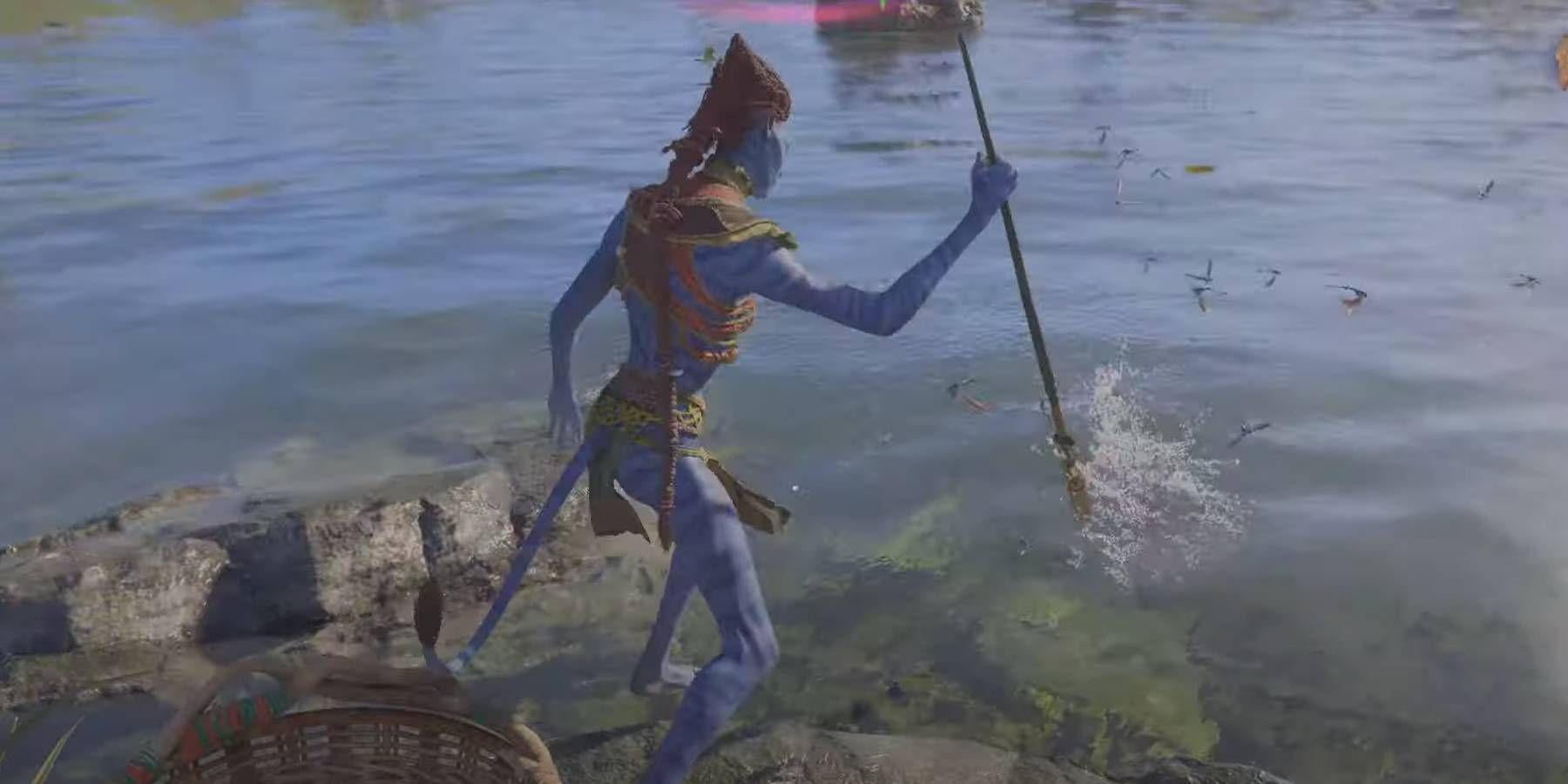 Avatar: Pandora'nın Sınırları Na'vi Karakteri Yiyecek Malzemeleri İçin Suda Mızrakla Balık Tutma