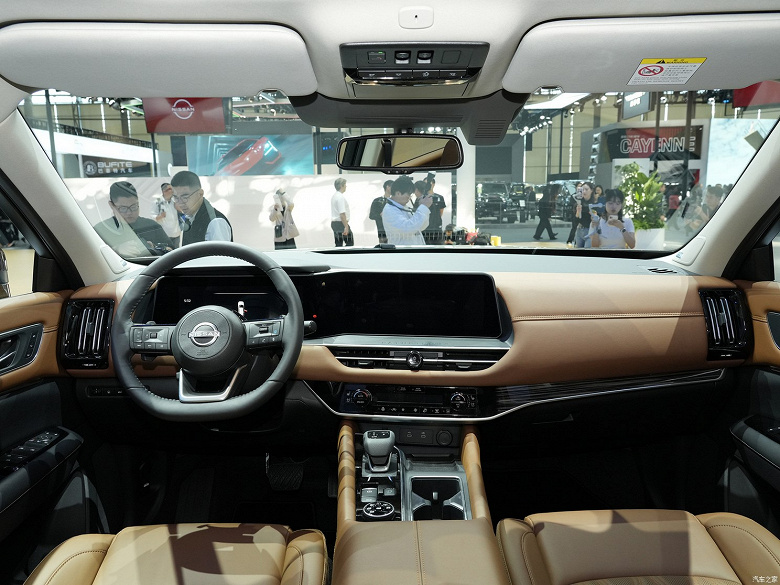Yeni Nissan Pathfinder'ın üretimine başlandı.  5,1 metre uzunluk, 7 koltuk, dört tekerlekten çekiş ve özel tasarım