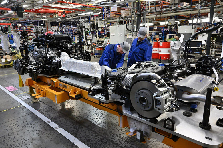 Rusya'daki Peugeot-Citroen fabrikasında üretim yeniden başladı.  İlk model bir crossover