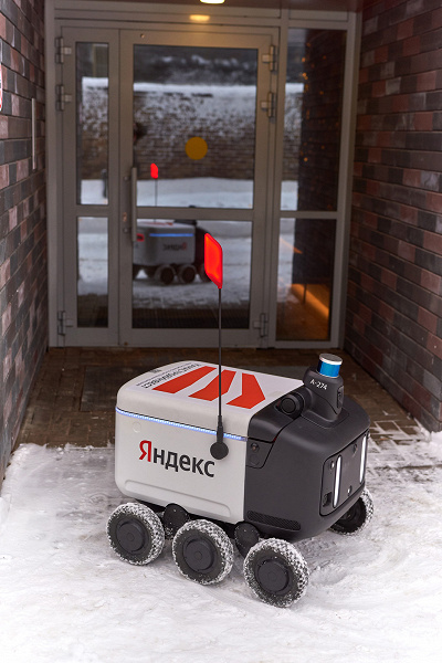 Yandex, teslimat robotlarını konut komplekslerine kiralamaya başladı - ilki Kazan'da çalışmaya başladı
