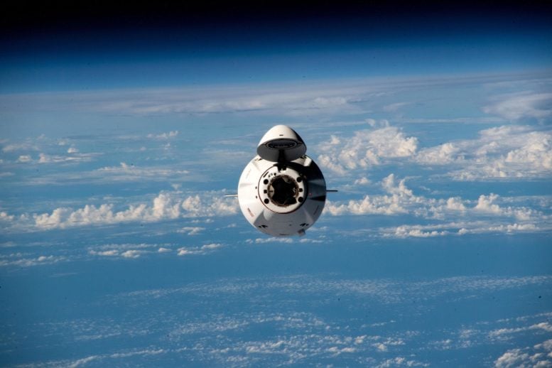 SpaceX Dragon İkmal Gemisi Uluslararası Uzay İstasyonuna Yaklaşıyor