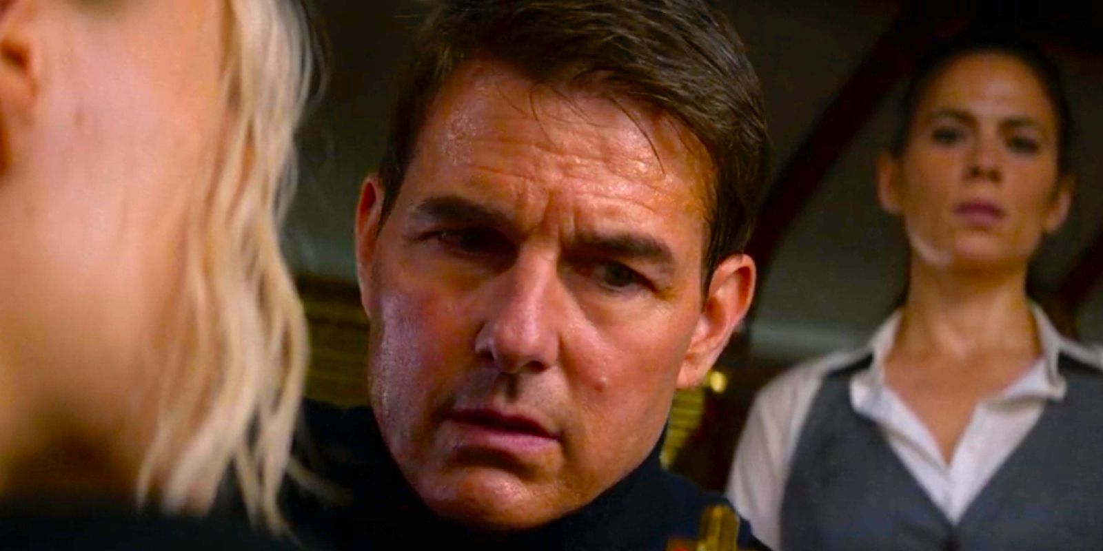 Tom Cruise, Ethan Hunt rolünde Mission: Impossible - Dead Reckoning Part One'da Varlık anahtarına bakıyor