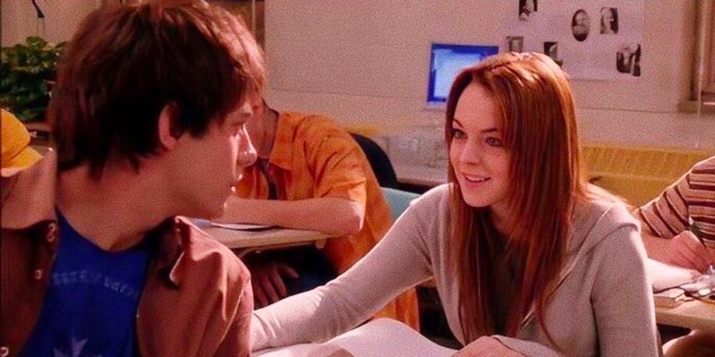 Aaron, Mean Girls'te matematik dersinde Cady (Lindsay Lohan) ile konuşmak için arkasını dönüyor
