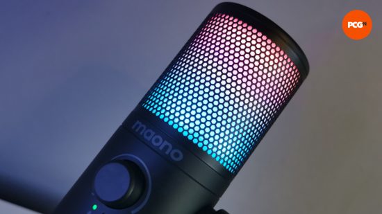 Maono DM30 RGB mikrofonun görüntüleri.