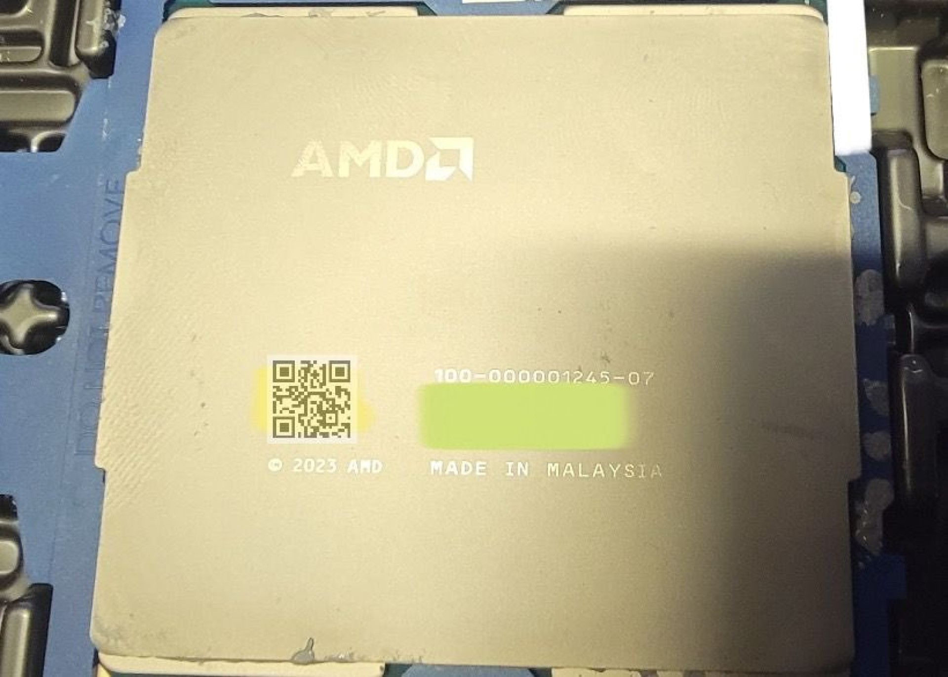 AMD Epyc Zen 5 Turin'in mühendislik örneği.