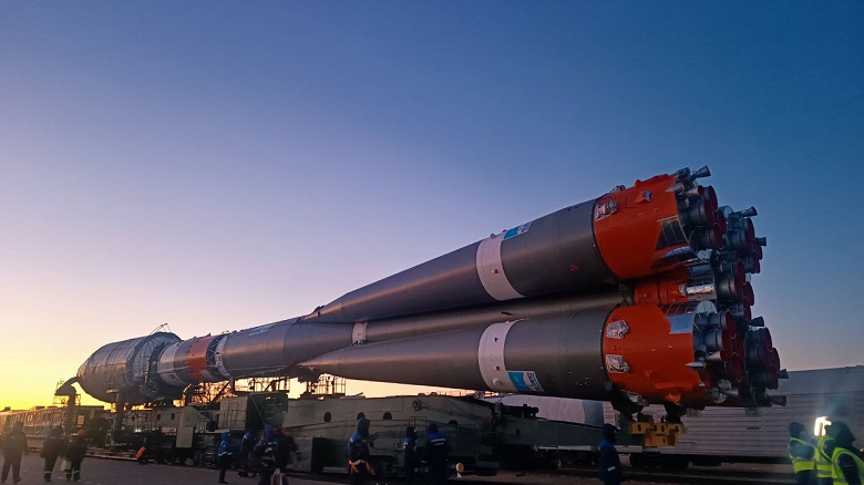 Yeni Arktika'yı içeren Soyuz roketi Baykonur fırlatma alanına kuruldu