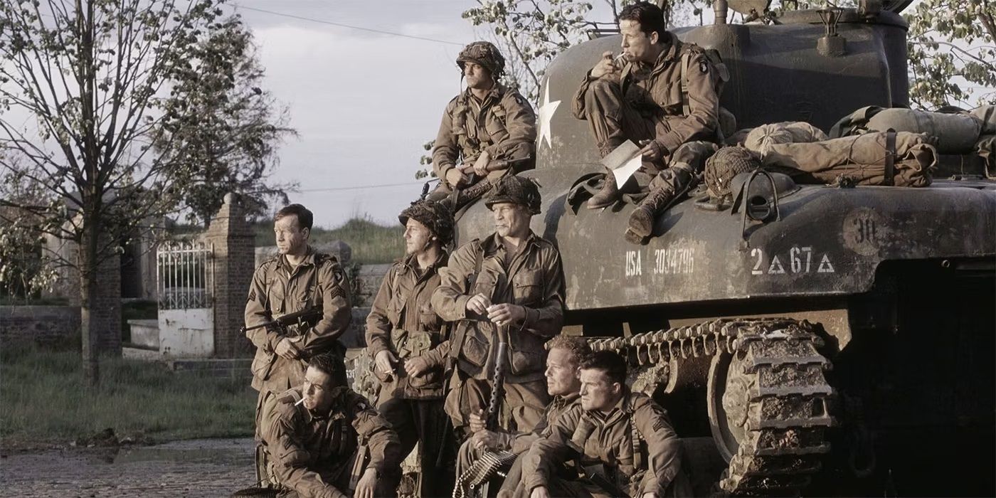 Band of Brothers'da bir tankın üzerinde ve çevresinde Easy Company