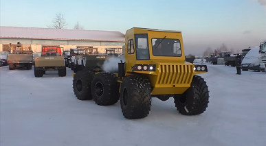 Rusya'da, yazarlara göre ülkede benzeri olmayan benzersiz bir arazi aracı yaratıldı: 6 tekerlek, dört tekerlekten çekiş ve mafsallı çerçeve