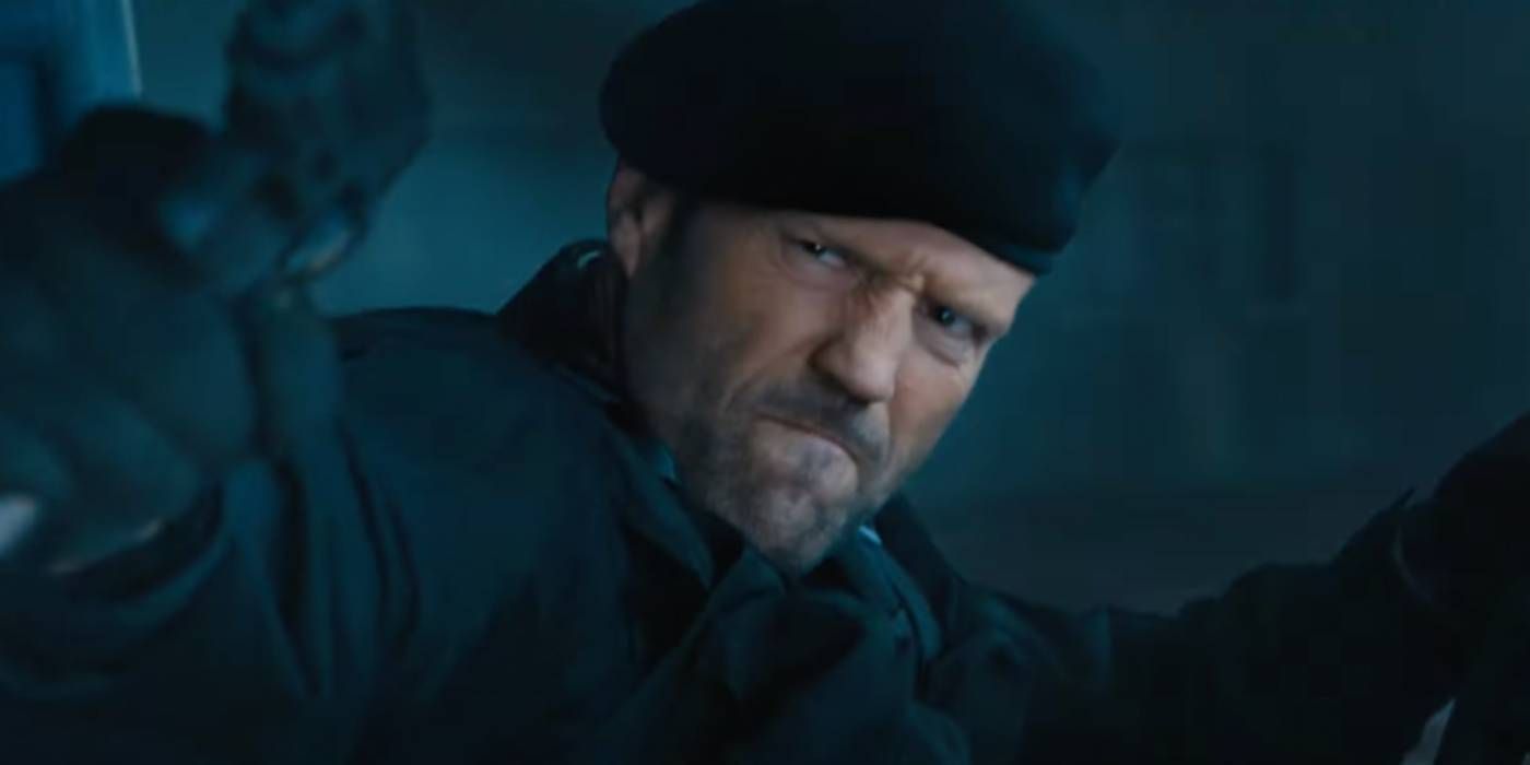 Cehennem Melekleri 4'te silah doğrultan Lee Christmas rolünde Jason Statham