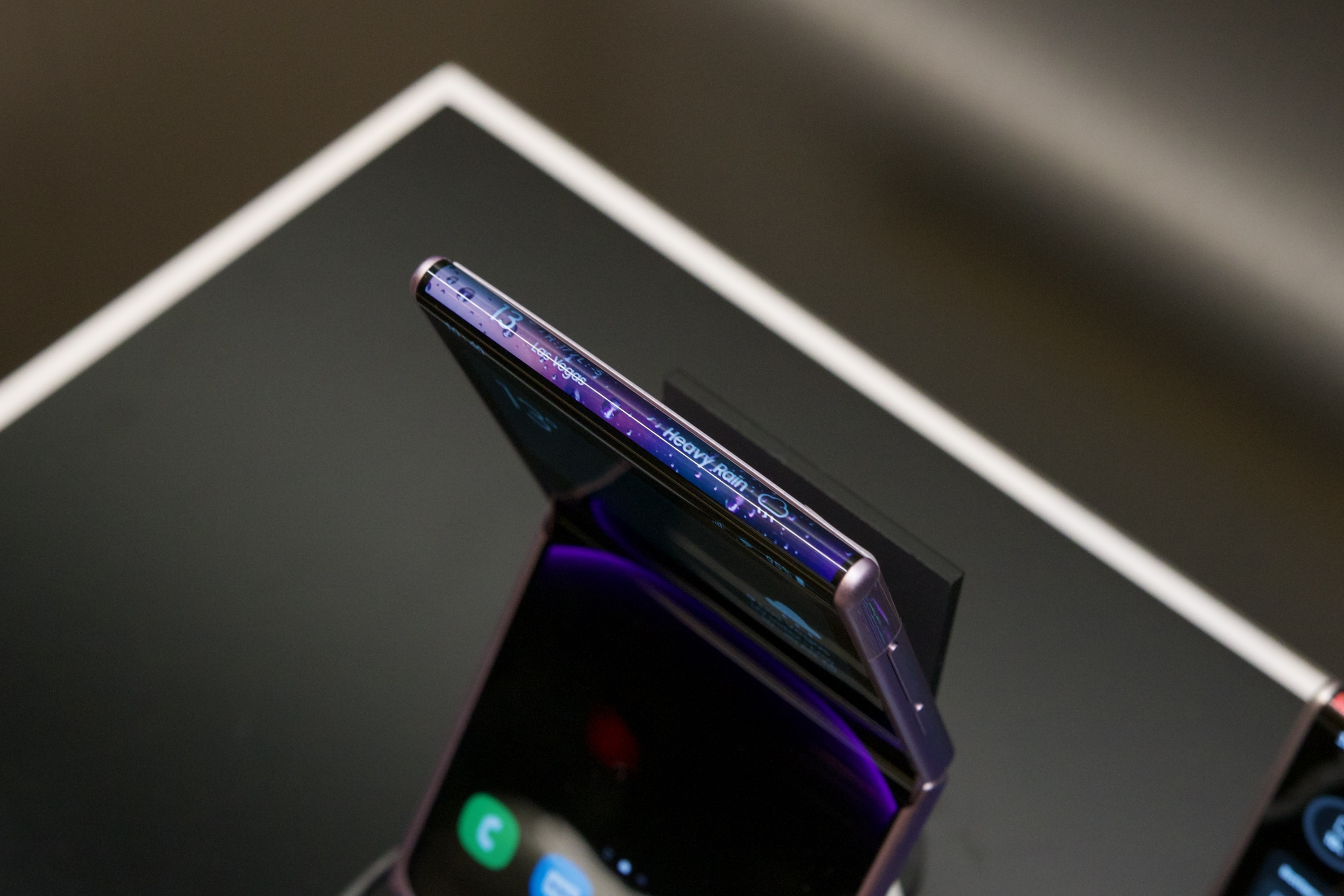 Samsung'lar "Flex Liple" CES 2024'te katlanır telefon konsepti.