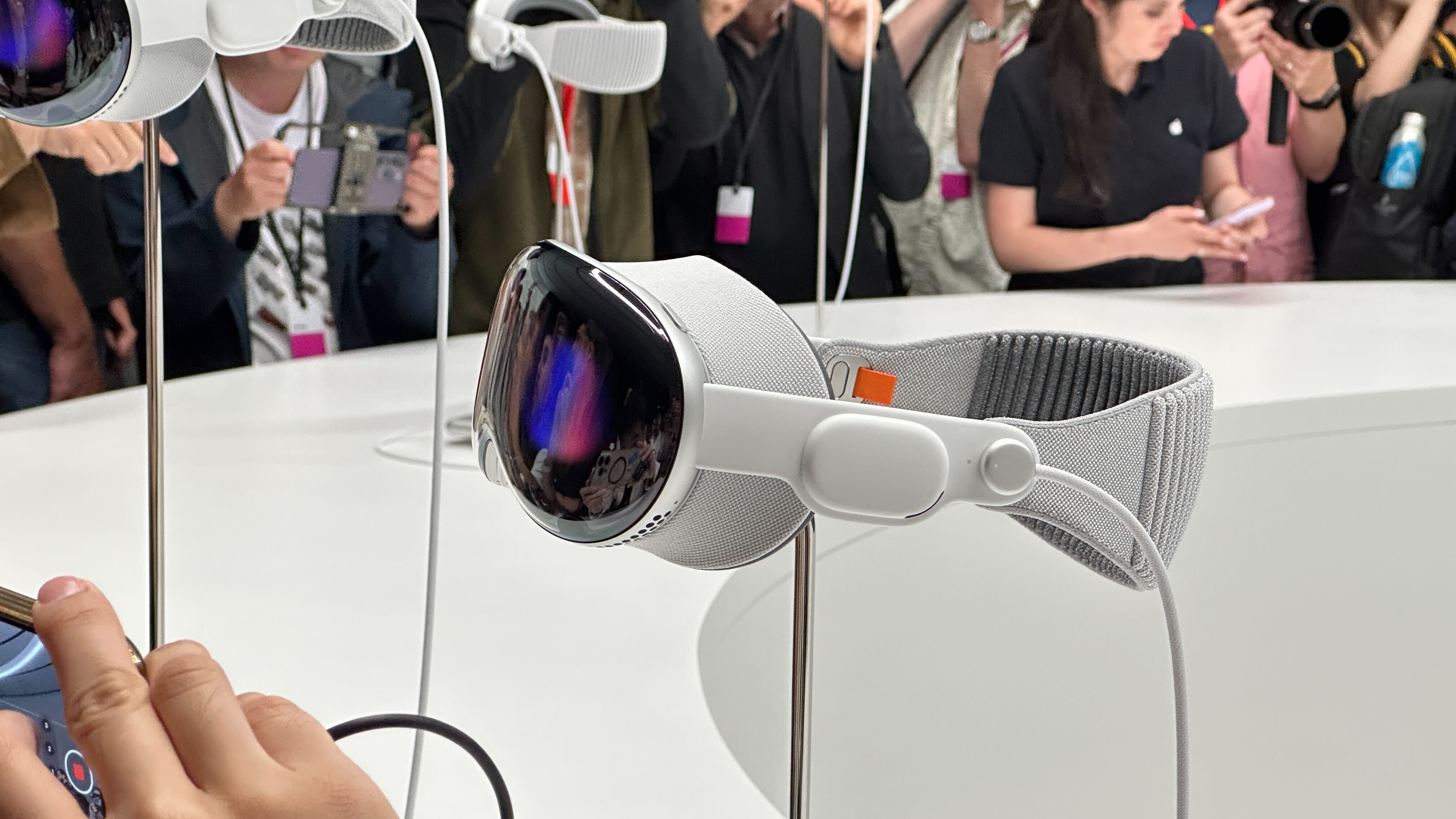 Apple Vision Pro VR kulaklığı