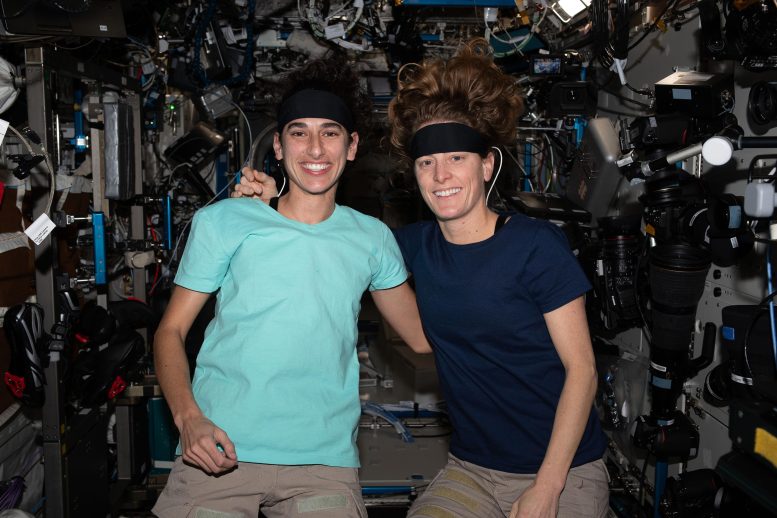 Astronotlar Sağlık İzleme Sensörleriyle Dolu Saç Bantları Takıyor