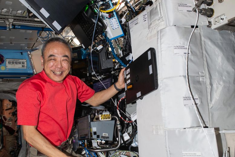 JAXA Astronot Satoshi Furukawa, Karbon Dioksit Giderme Donanımı Üzerinde Çalışıyor