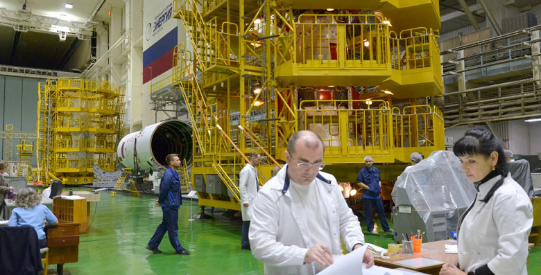 Baykonur'da Progress MS-26 kargosunu ve insanlı Soyuz MS-25'i uçuş için hazırlamaya devam ettiler