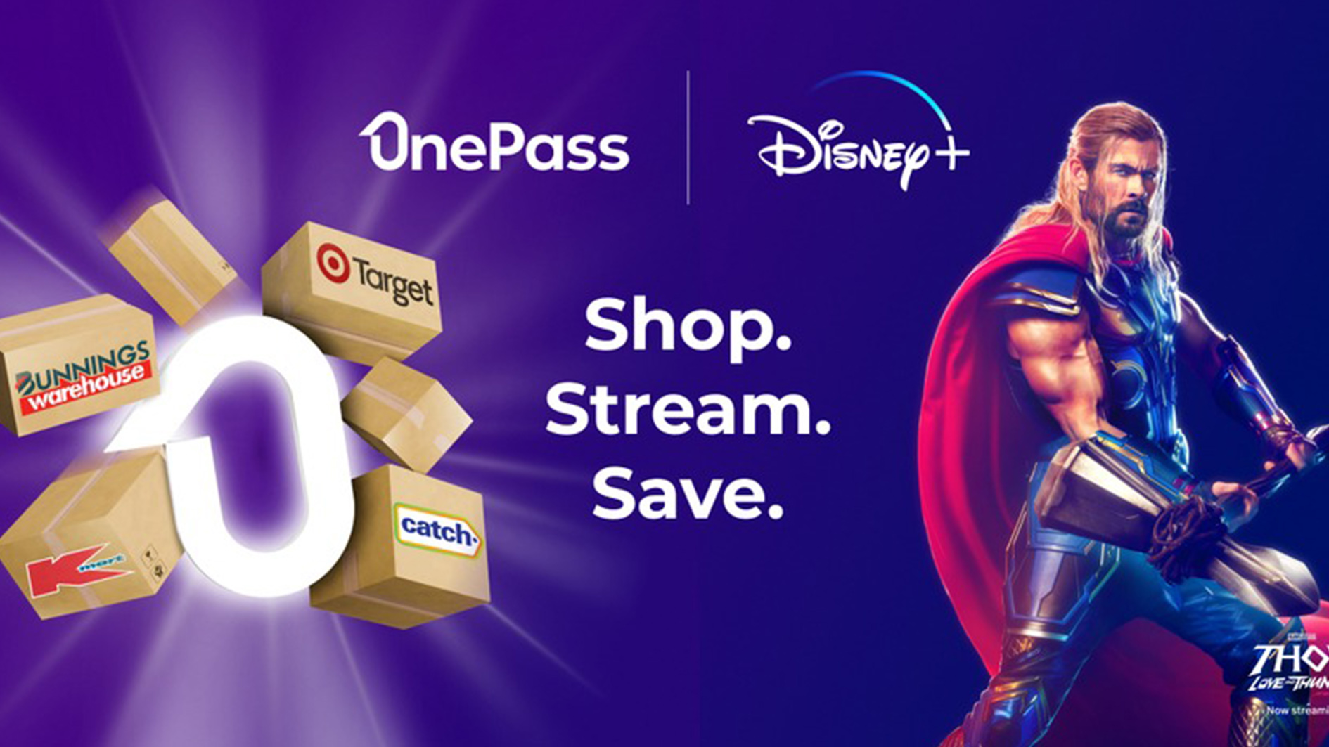 OnePass perakendeci logolarını gösteren kutularla çevrelenmiş, OnePass ve Disney Plus logolu Thor'un resmi
