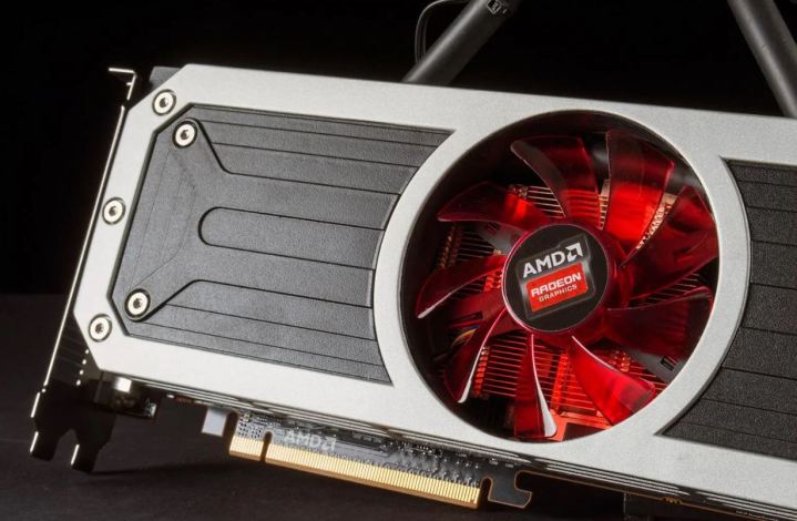 AMD Radeon R9 290 grafik kartı.