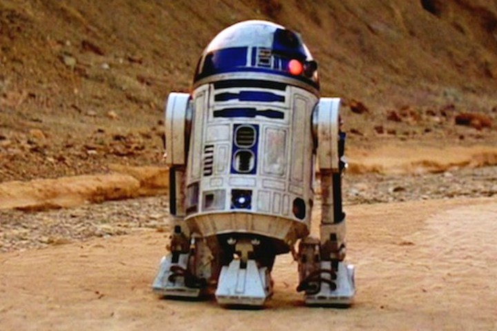 Yeni Bir Umut'ta çölde R2-D2. 