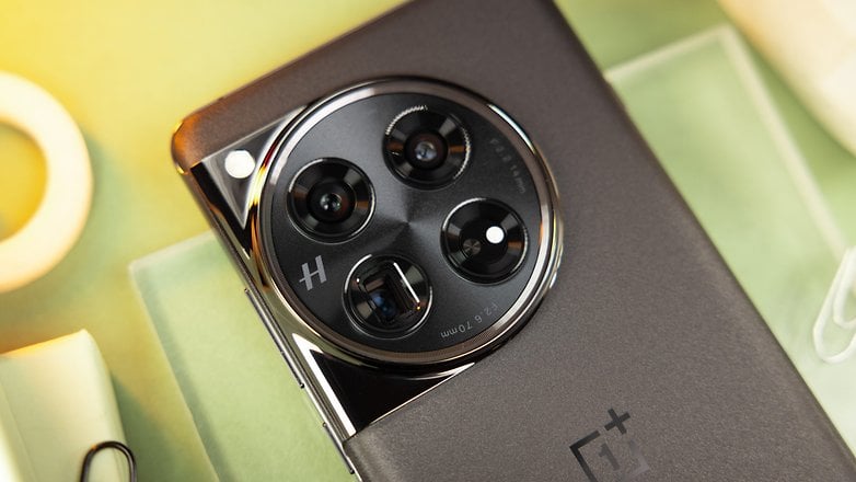 OnePlus 12 kamera modülü vurgulandı
