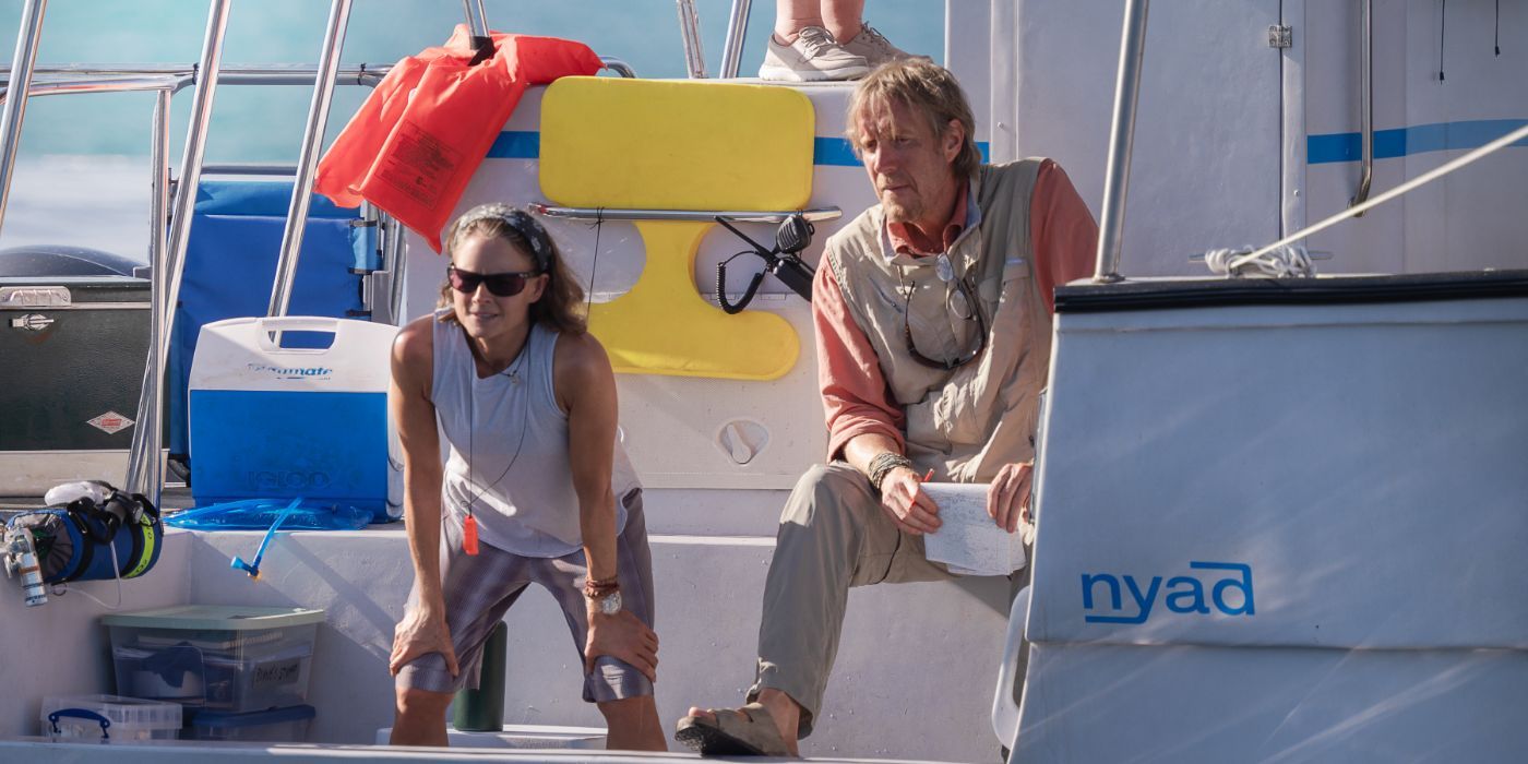 Bartlett, Nyad'da Nyad ile birlikte bir teknede duruyor. 