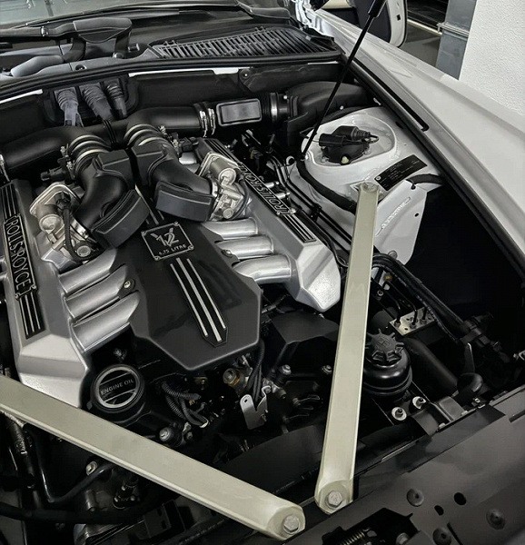 460 bg'lik V12 motor, fildişi kaplama, 5,8 saniyeden 100 km/saat'e.  Benzersiz bir Rolls-Royce Phantom Zenith Rusya'da satılıyor, fiyatı sizi şaşırtabilir